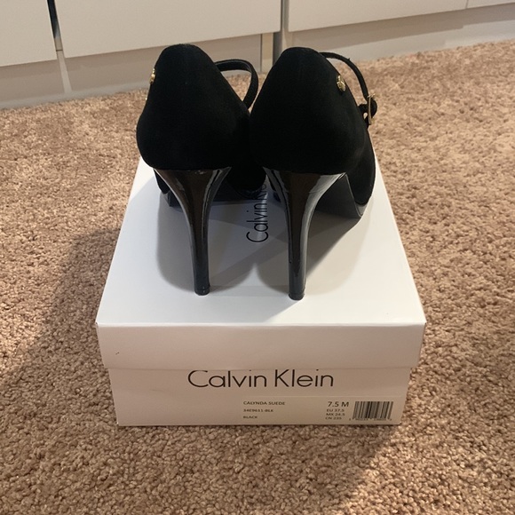 Excellent used condition suede heels - Picture 3 of 3